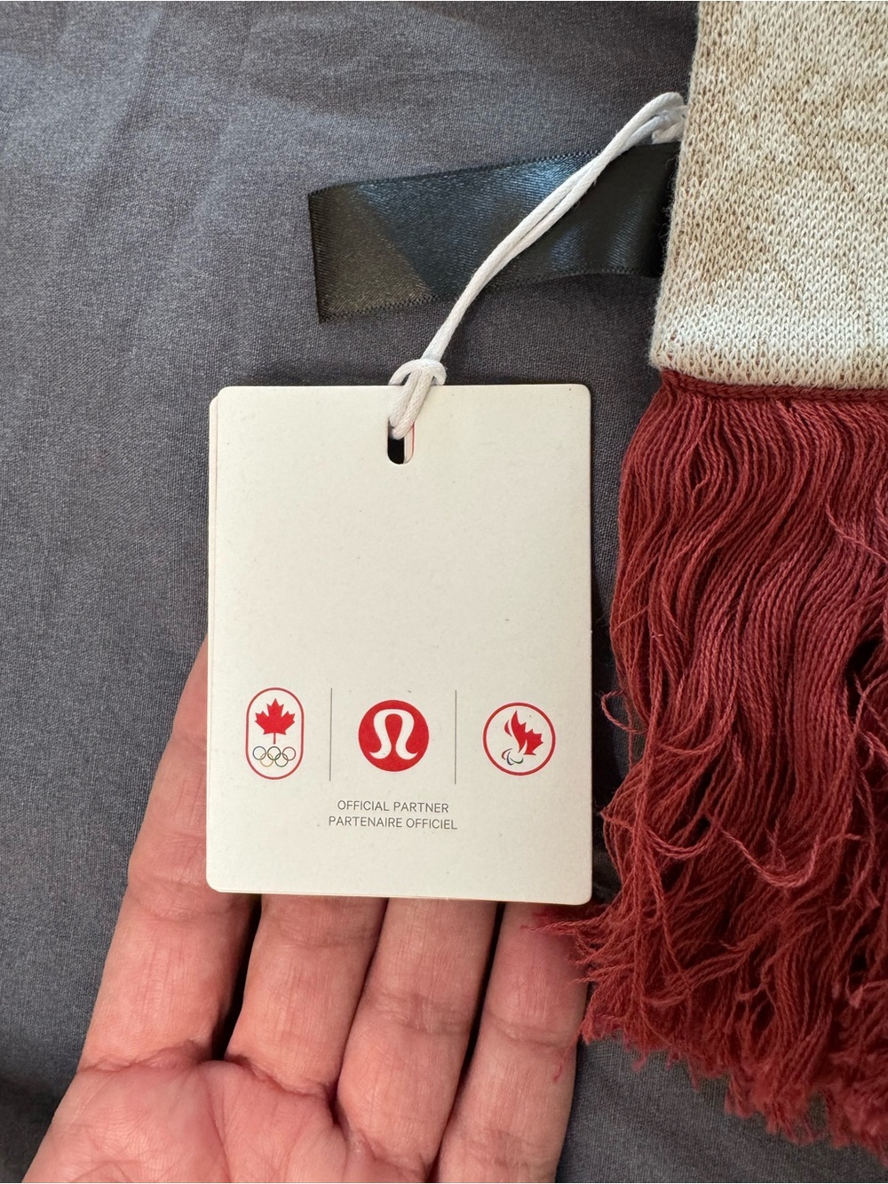 lululemon athletica Team Canada 2024 Cream and Red Fringe Knit Scarf - Picture 3 of 5
